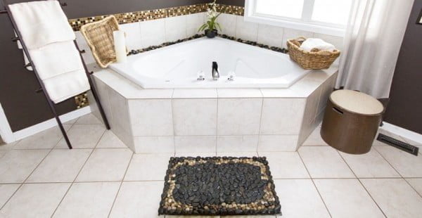 DIY Pebble Bath Mat And Other Ideas for a Quick Bathroom Makeover   