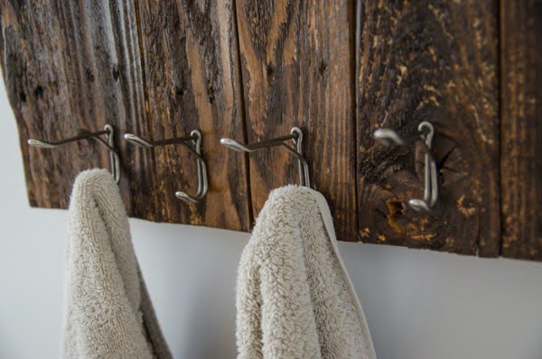 DIY Towel Rack from Free Pallet Wood