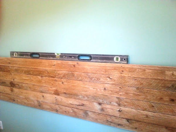 DIY Pallet Headboard
