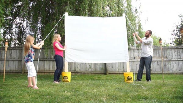 Outdoor Movie Projector Screen DIY