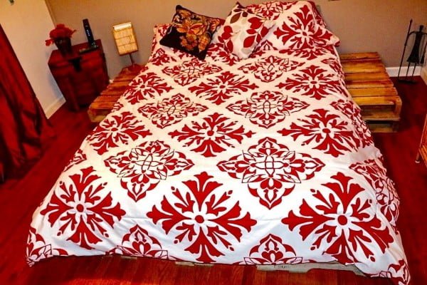 DIY Pallet Bed