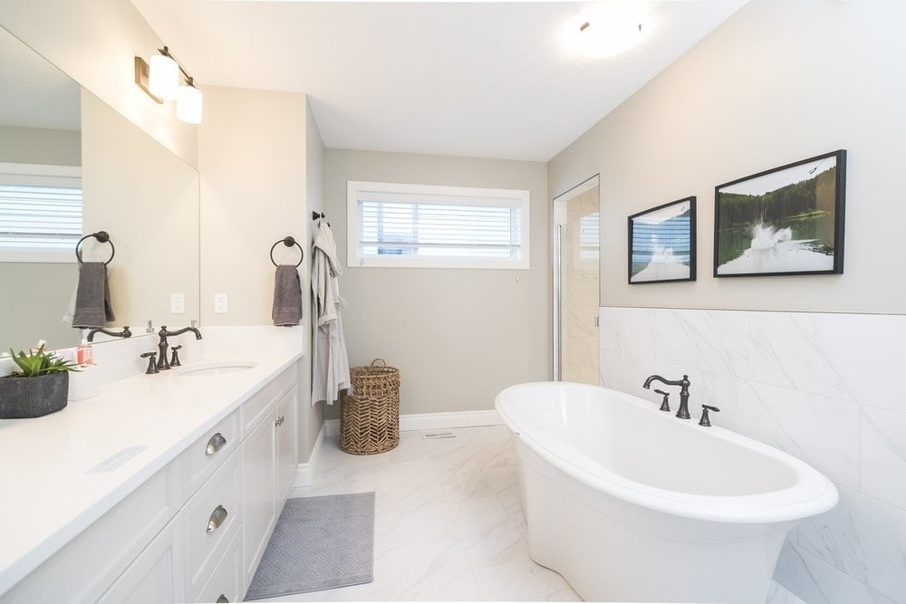 modern bathroom decor