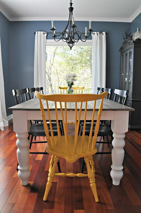 eettafel met stoelen