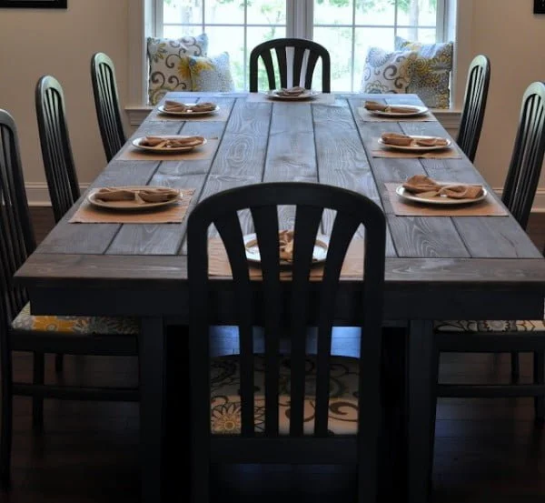 Table à manger de grande taille