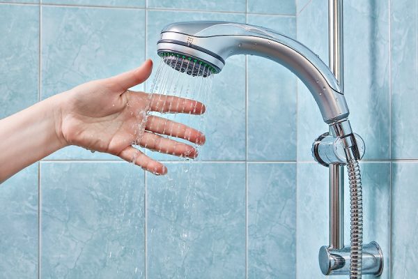 how-to-use-a-handheld-showerhead-solved