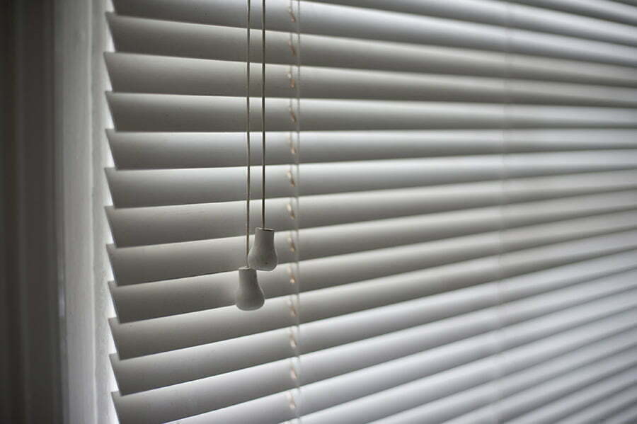 Venetian Blinds with and without Curtains