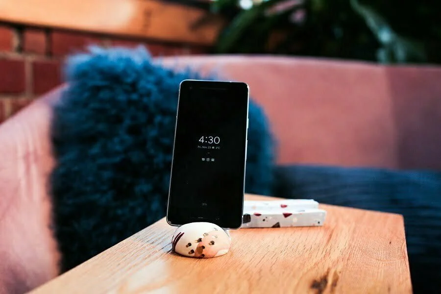 thesorrygirls phone stand