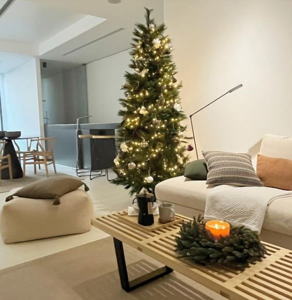 Christmas DIY Projects japandi christmas decor idea