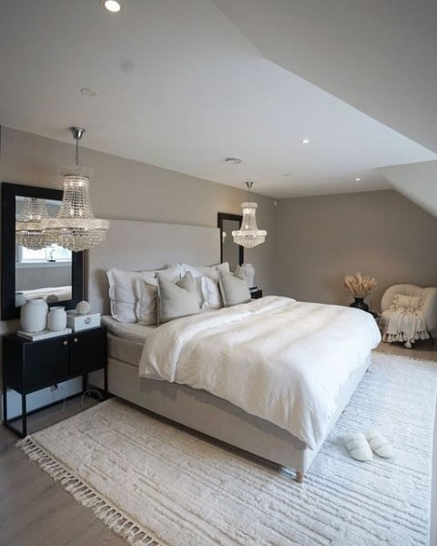 Master bedroom bedroom with carpet