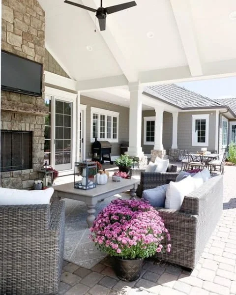 25 Indoorsy Covered Patio Ideas