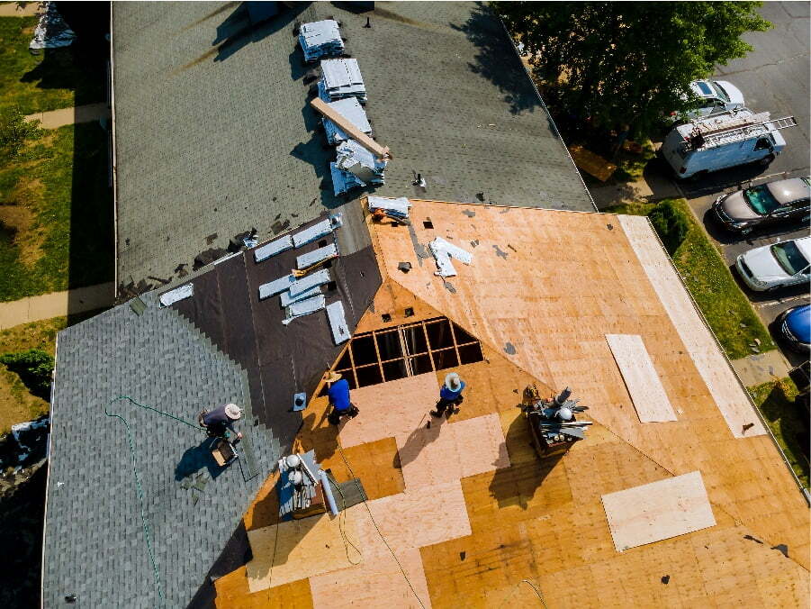 roofers at work