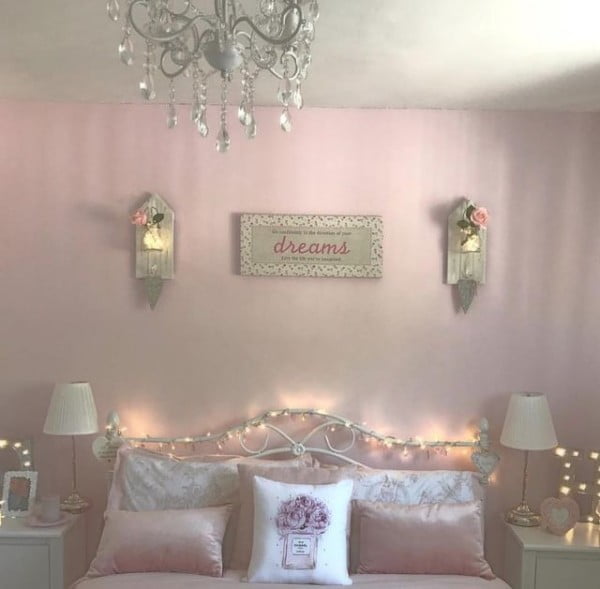 Helen 💞 bedroom with fairy lights