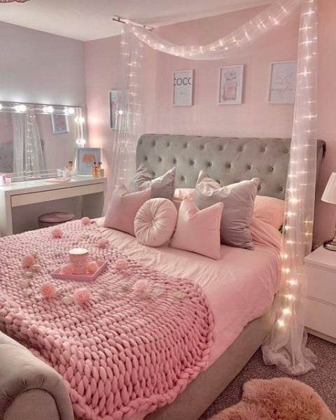 Bedroom Goals! 🙌🏼 bedroom with fairy lights