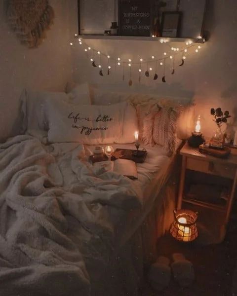 Cosiness at it's finest!β¨ bedroom with fairy lights