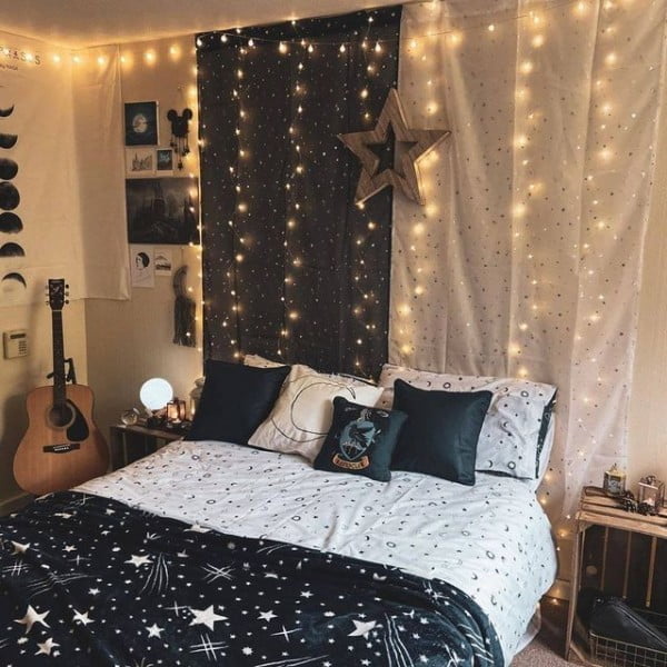 Bedroom Goals! 🙌🏼 bedroom with fairy lights