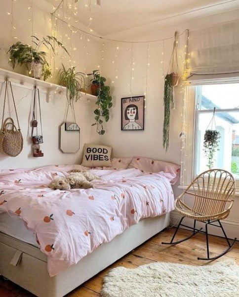 Pretty and Cosy bedroom with plants