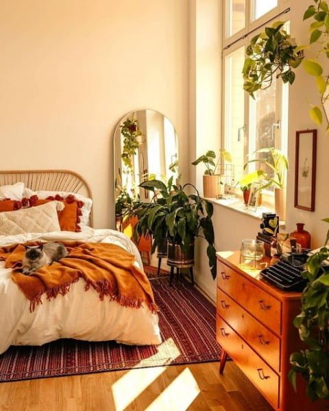 Gorgeous bedroom bedroom with plants