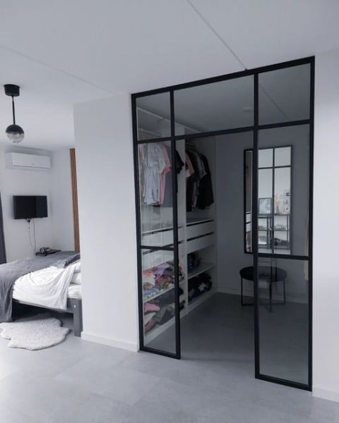 Romy Berkouwer bedroom with walk in closet