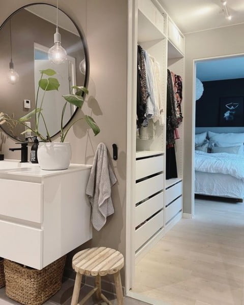 Katrine Seim Andersen bedroom with walk in closet