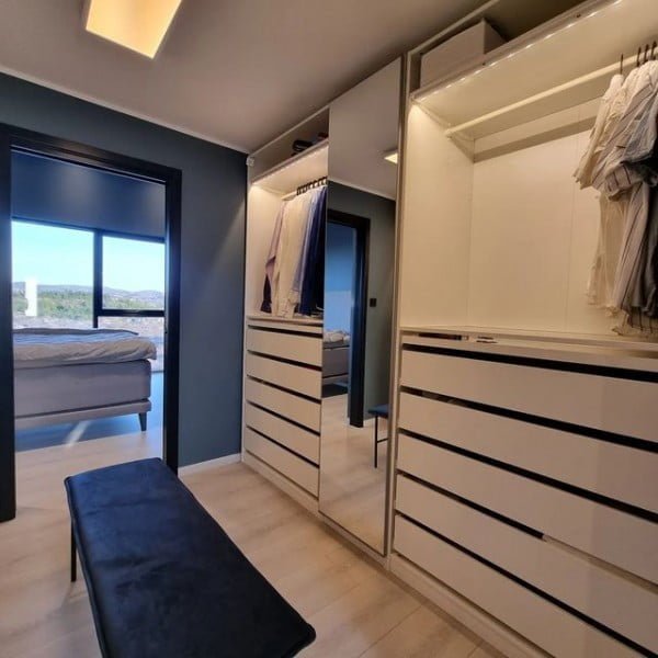 𝔸 ℕ 𝔼 𝕋 𝕋 bedroom with walk in closet