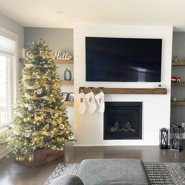 23 Functional Mantel Decor Ideas with a TV for the Modern Home