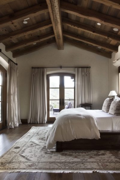 48 Stunning Bedroom Ceiling Designs Exposed Rustic Beam Ceiling 400x600