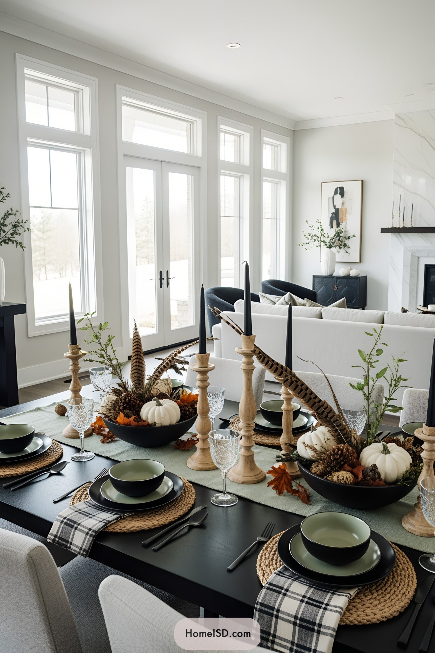 Elegant Thanksgiving table with natural decor
