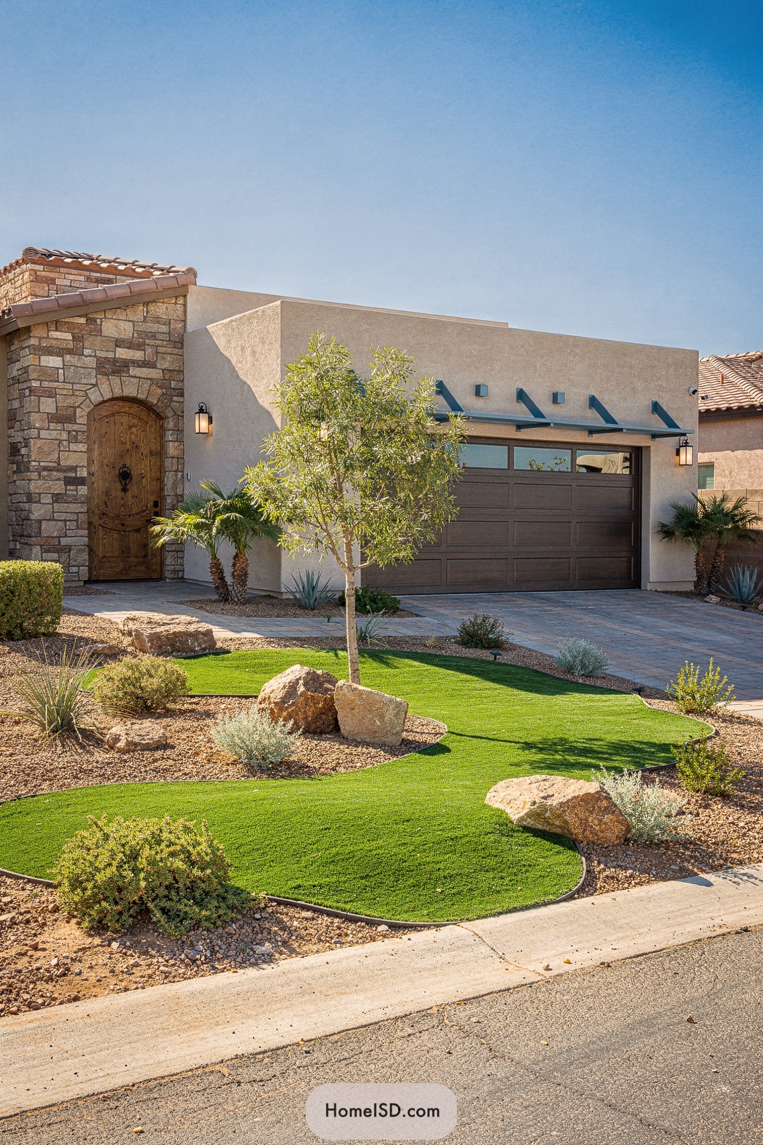 Desert front yard with curving turf and rocks