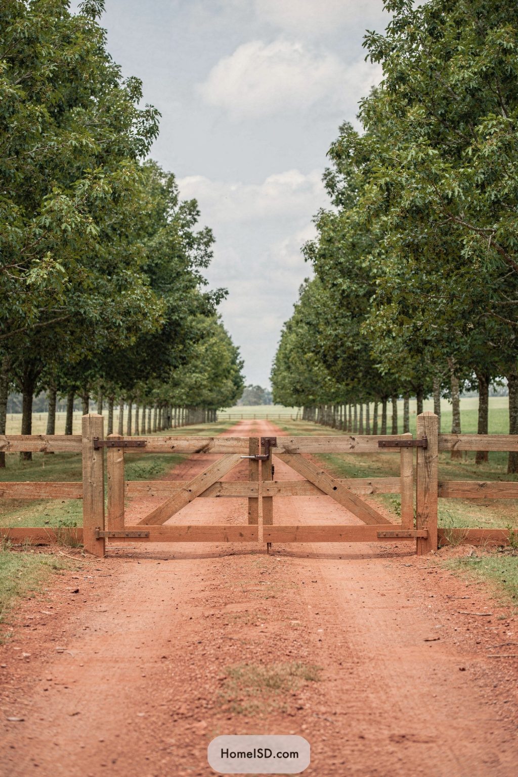 19 Beautiful Farm Gate Designs to Revamp Your Rural Entrance